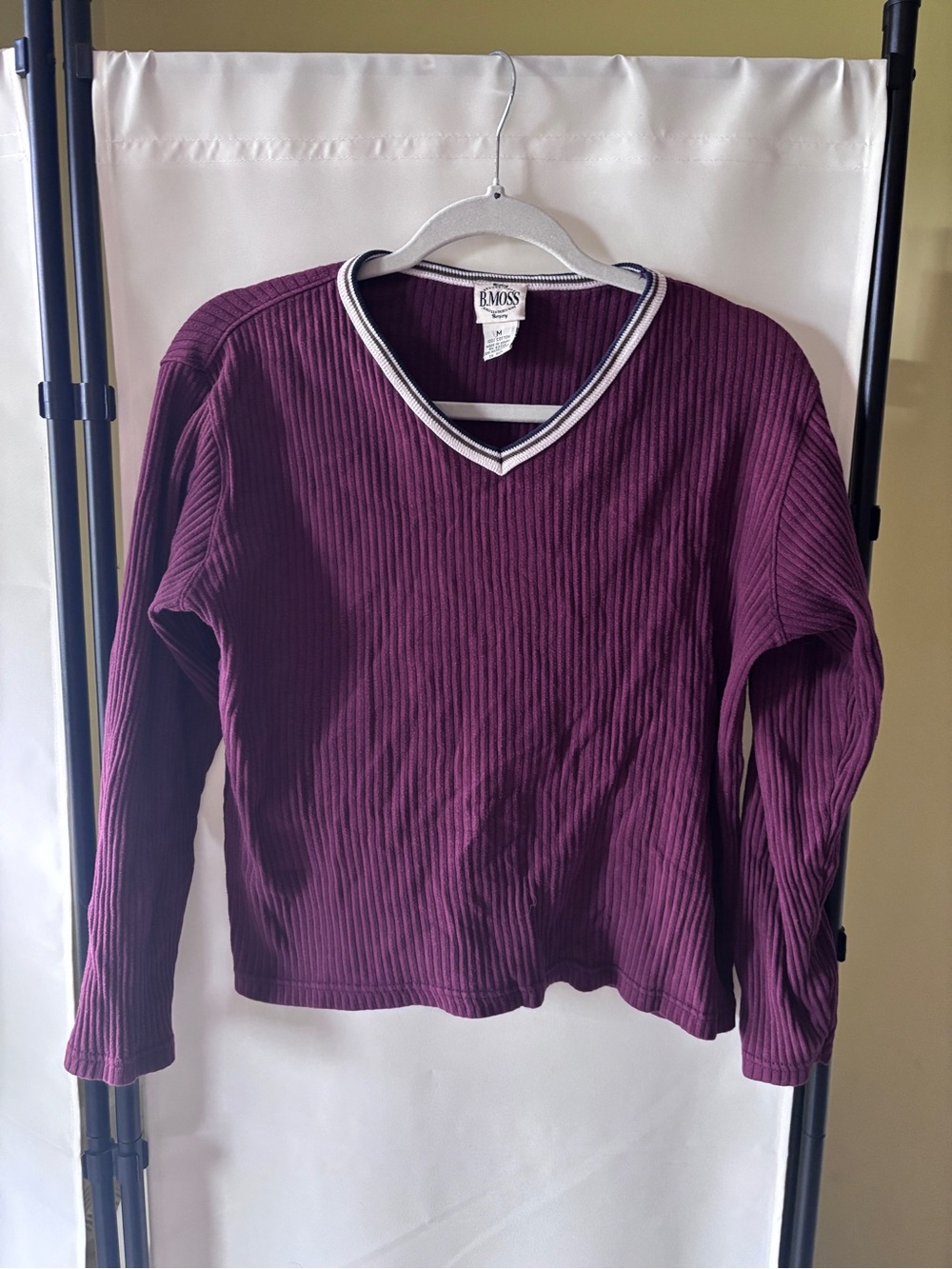 Vintage Y2K B Moss Ribbed V-Neck Sweater in Deep Plum